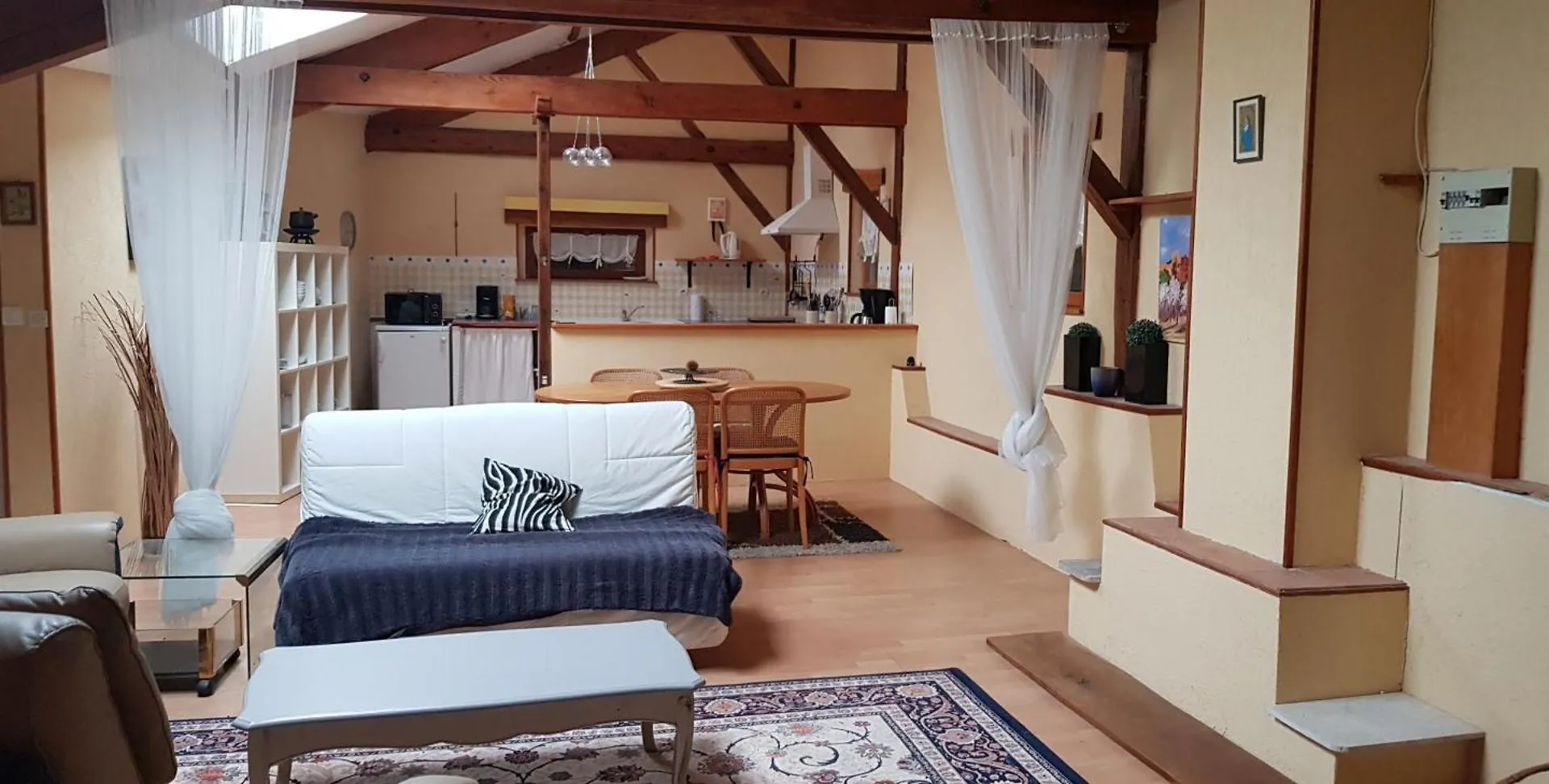 Pey Sud Hotel Sistels