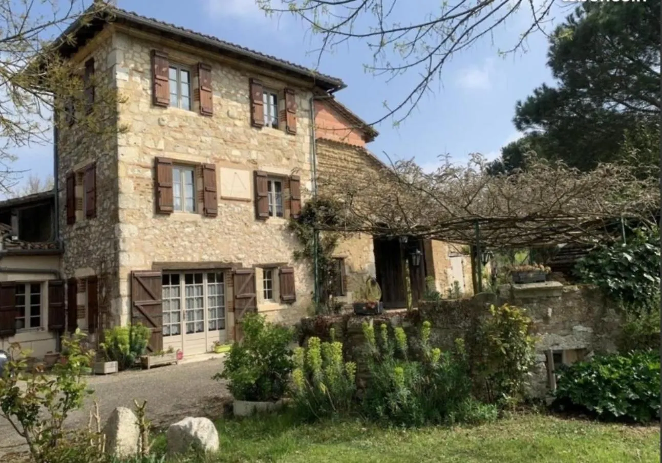 Pey Sud Hotel Sistels