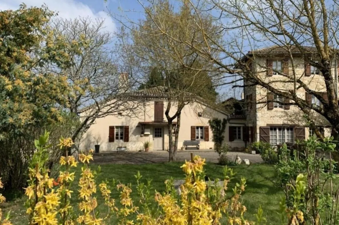 Pey Sud Hotel Sistels Guest house